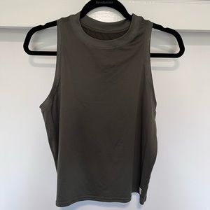 Vuori Energy top
Color: Oregano
Size: small